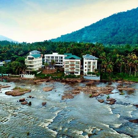 Athirapilly River Resort Athirappilly Kültér fotó