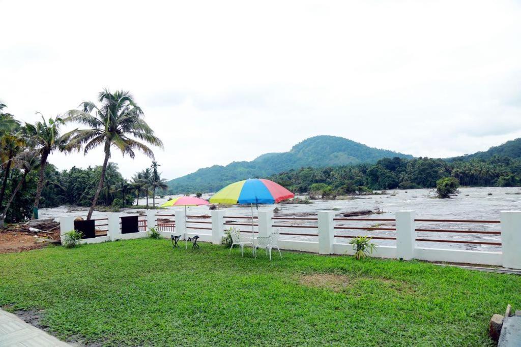 Athirapilly River Resort Athirappilly Kültér fotó